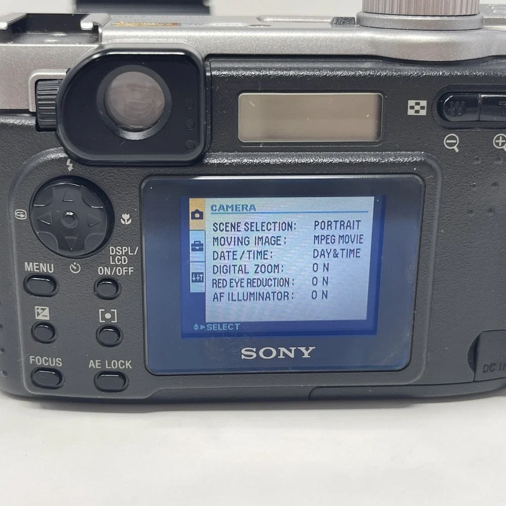 Sony Silver Cyber shot Camera DSC-S75 Carl Zeiss MPEGmovieEX New battery/charger